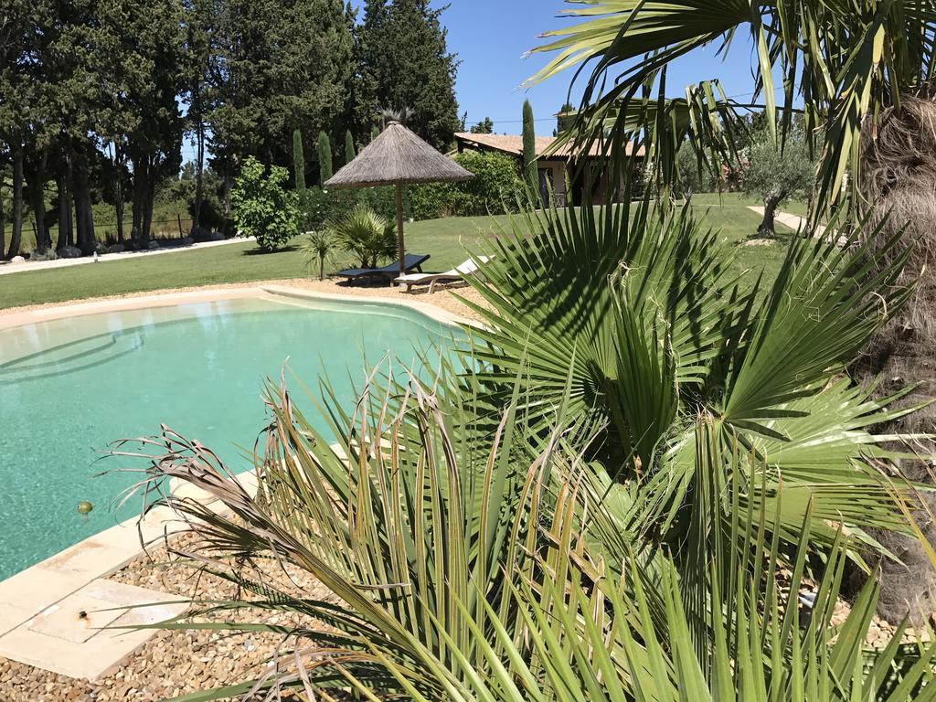 Mas Des Limites Bed & Breakfast Rognonas ภายนอก รูปภาพ