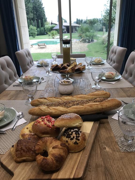 Mas Des Limites Bed & Breakfast Rognonas ภายนอก รูปภาพ