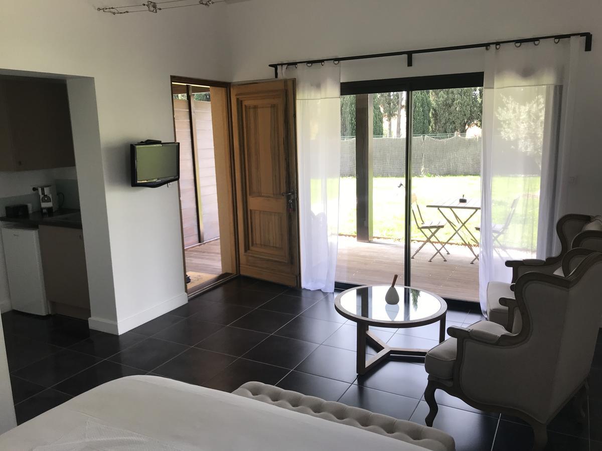 Mas Des Limites Bed & Breakfast Rognonas ภายนอก รูปภาพ