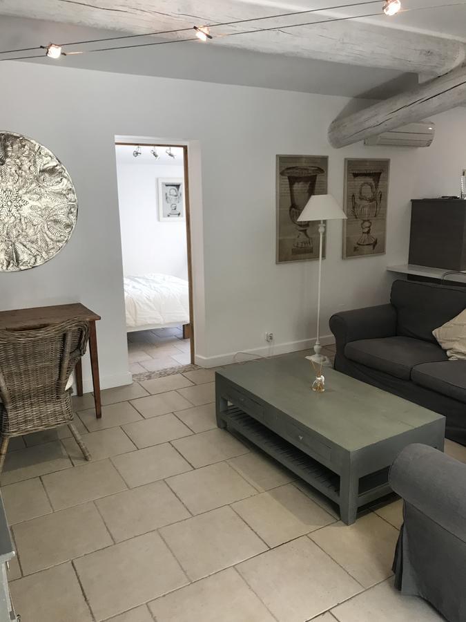 Mas Des Limites Bed & Breakfast Rognonas ภายนอก รูปภาพ