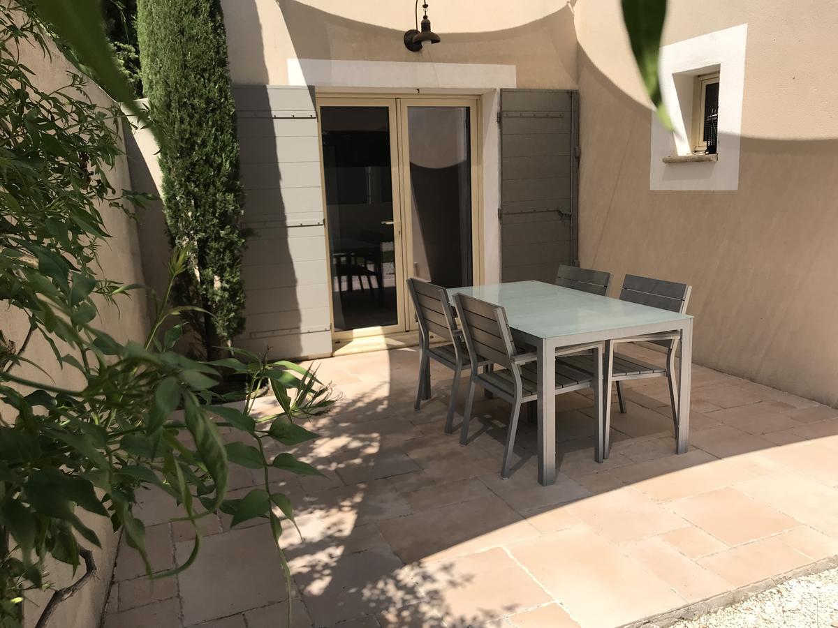 Mas Des Limites Bed & Breakfast Rognonas ภายนอก รูปภาพ