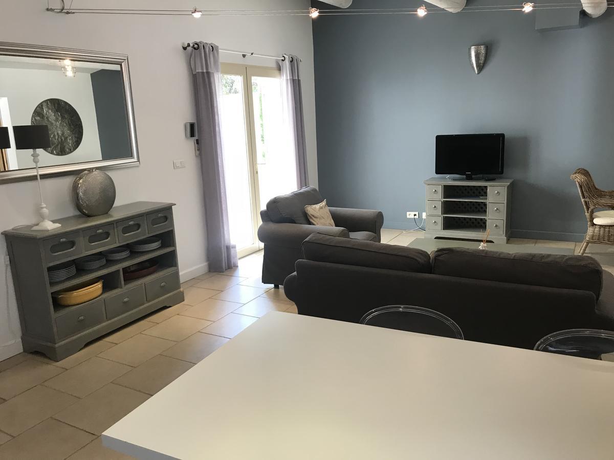 Mas Des Limites Bed & Breakfast Rognonas ภายนอก รูปภาพ