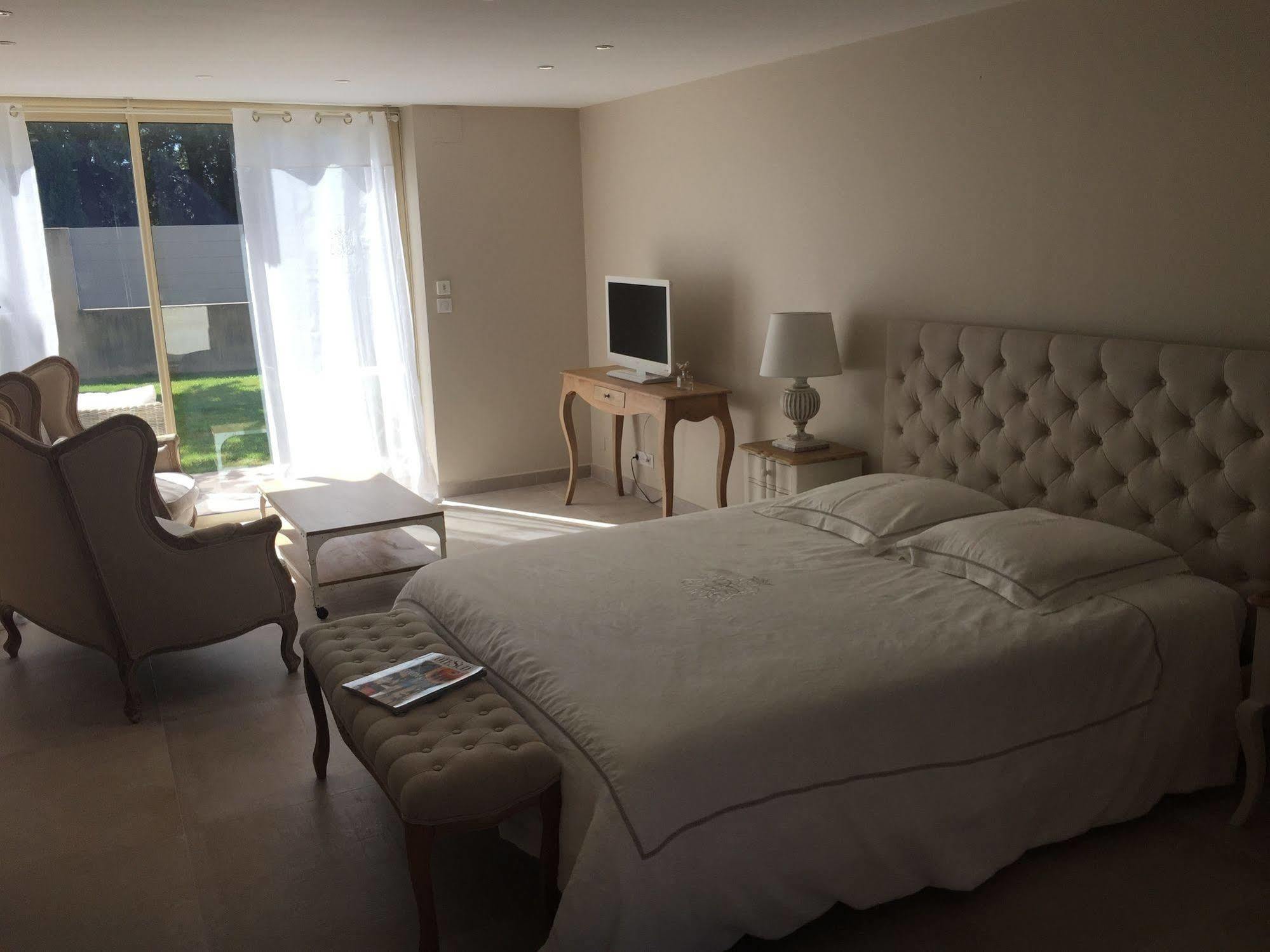Mas Des Limites Bed & Breakfast Rognonas ภายนอก รูปภาพ