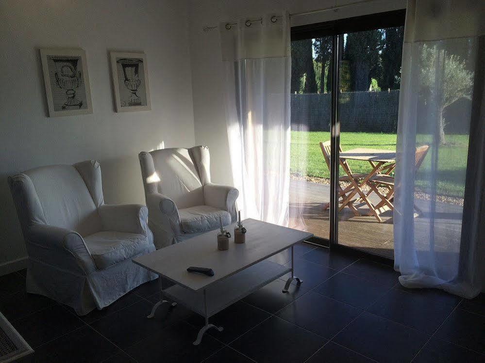 Mas Des Limites Bed & Breakfast Rognonas ภายนอก รูปภาพ