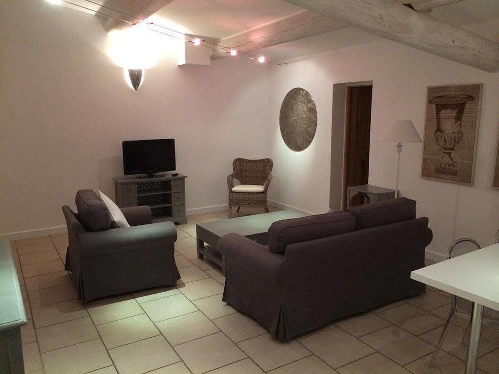 Mas Des Limites Bed & Breakfast Rognonas ภายนอก รูปภาพ