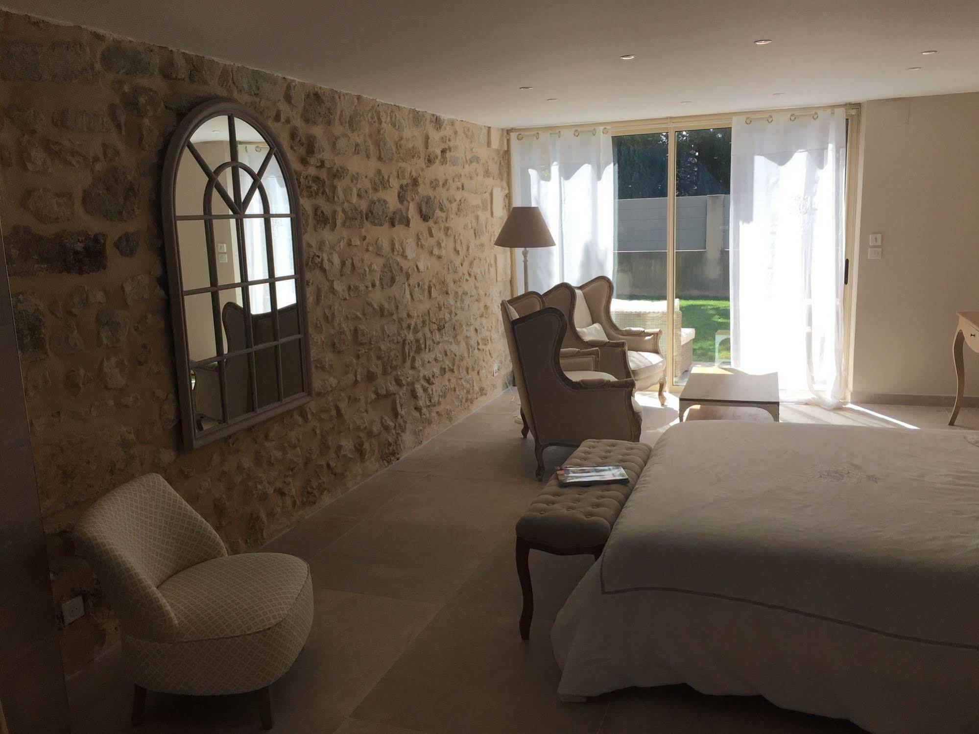Mas Des Limites Bed & Breakfast Rognonas ภายนอก รูปภาพ