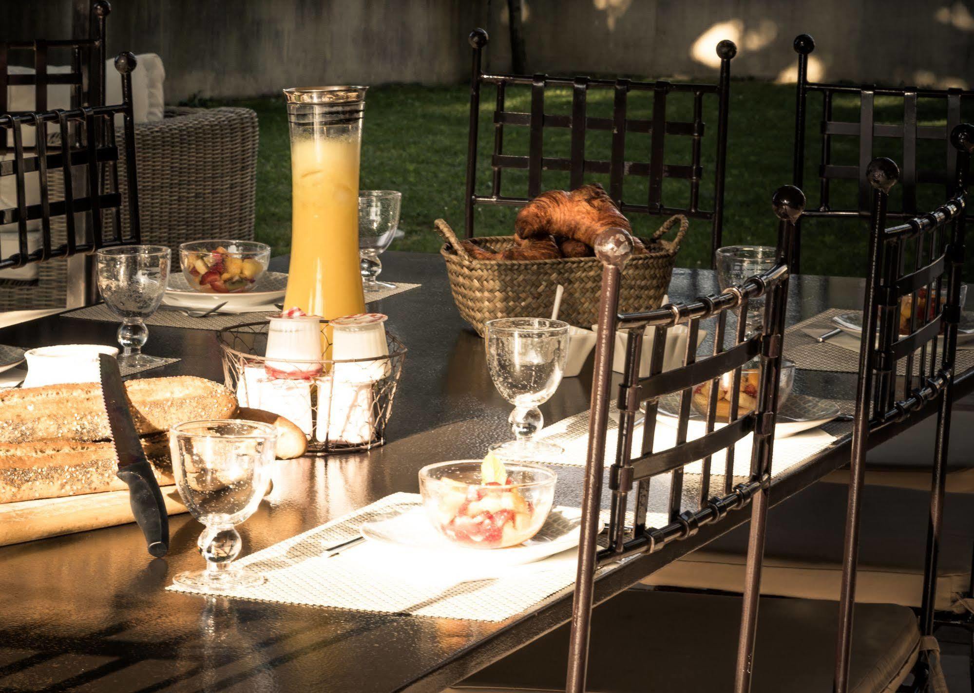 Mas Des Limites Bed & Breakfast Rognonas ภายนอก รูปภาพ