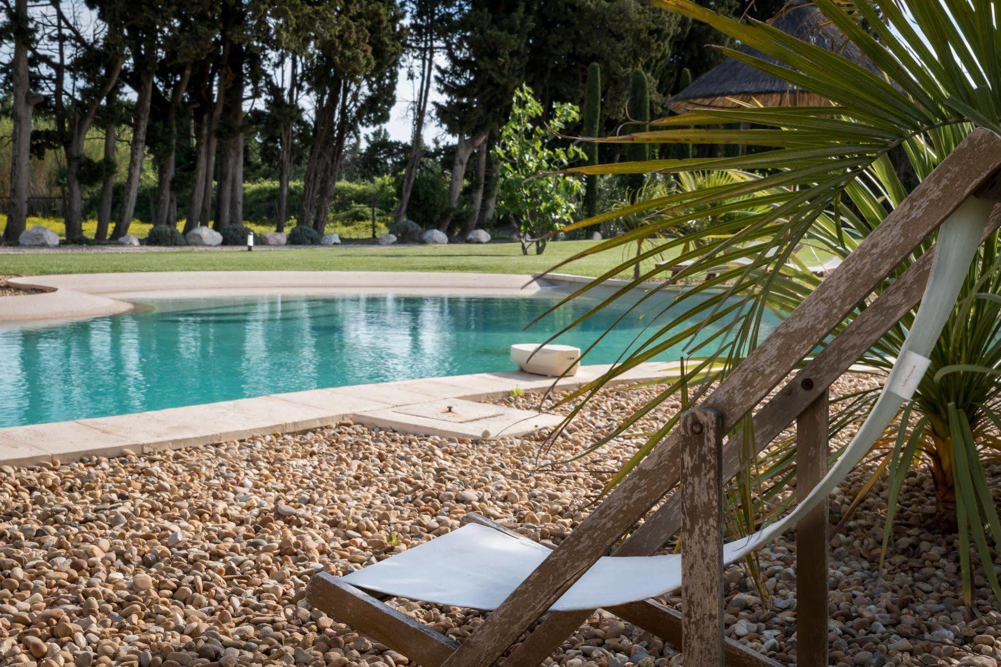 Mas Des Limites Bed & Breakfast Rognonas ภายนอก รูปภาพ